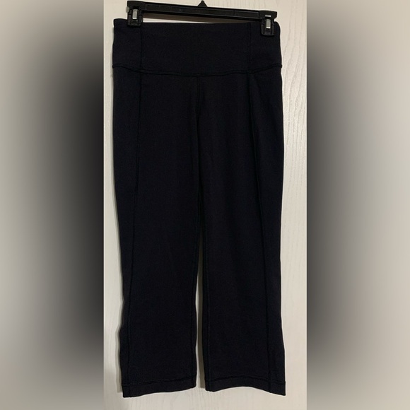 LULULEMON ATHLETICA SLIT BACK CAPRI LEGGING - Picture 2 of 7